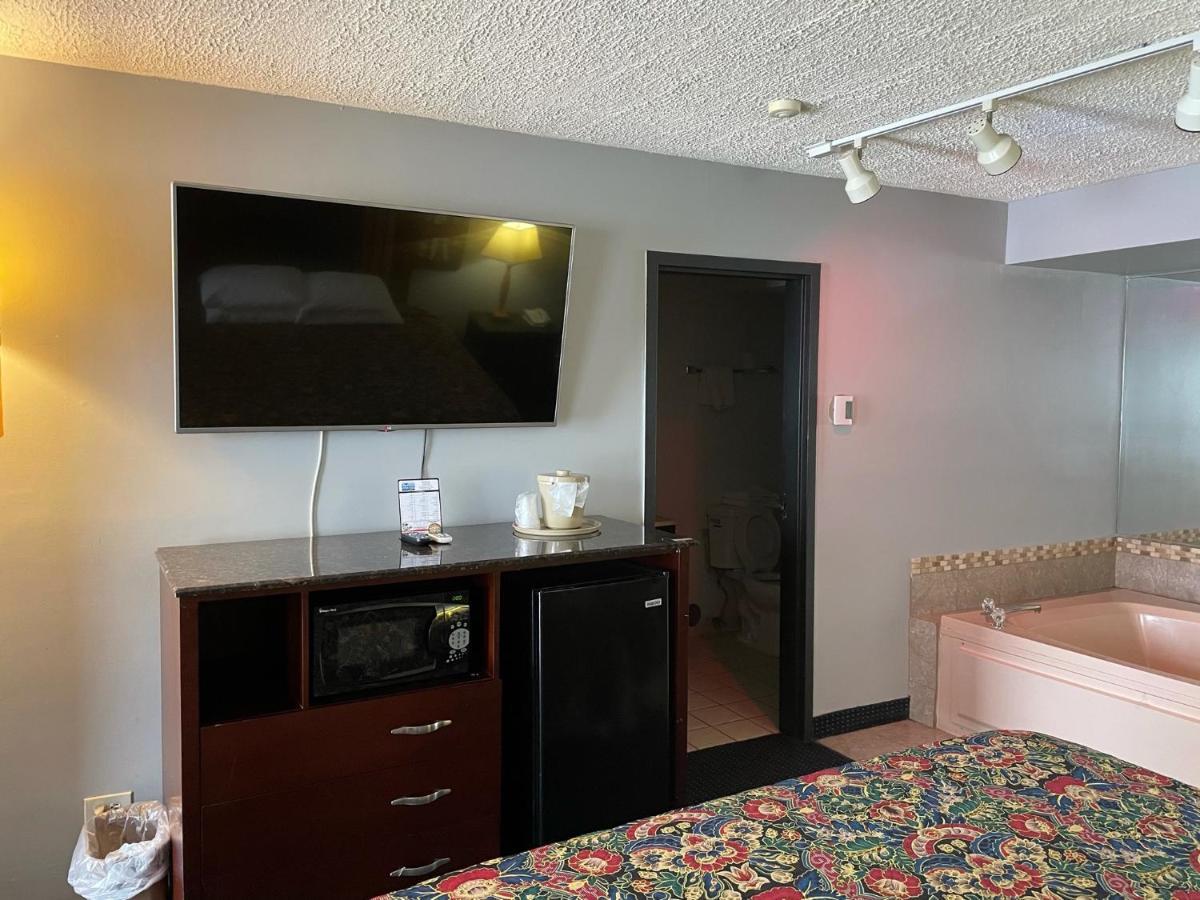 American Inn And Suites Countryside Esterno foto