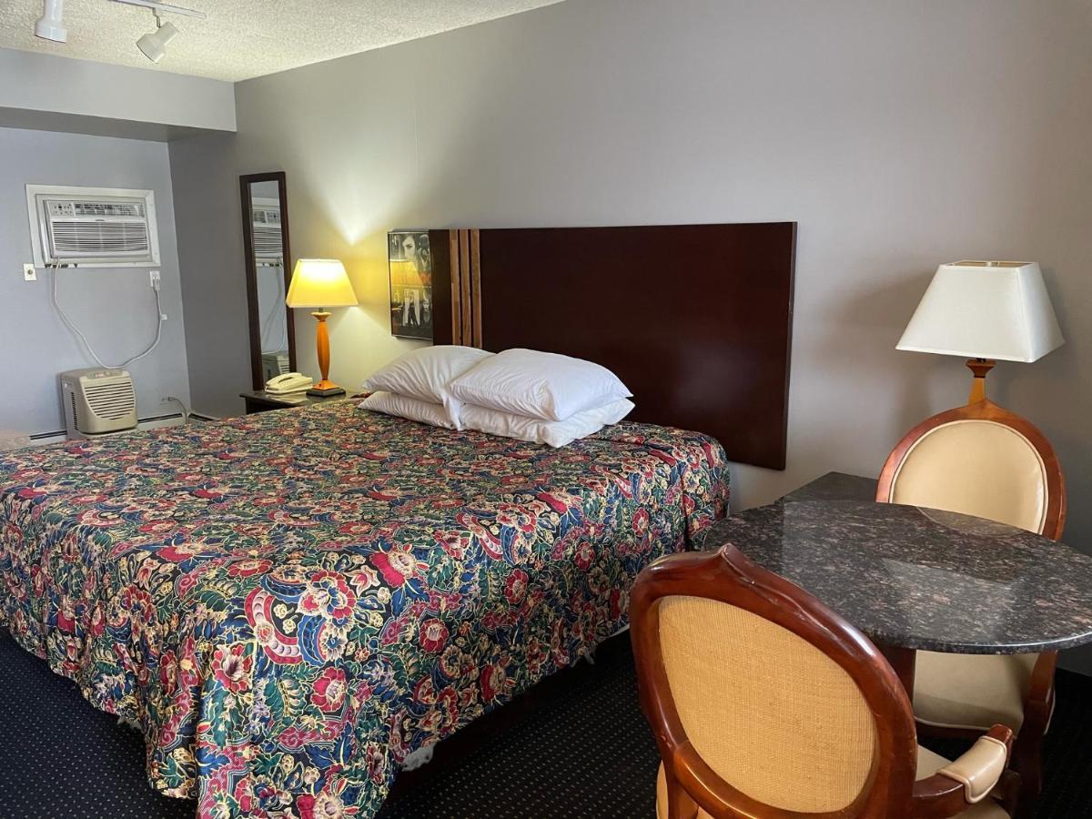 American Inn And Suites Countryside Esterno foto