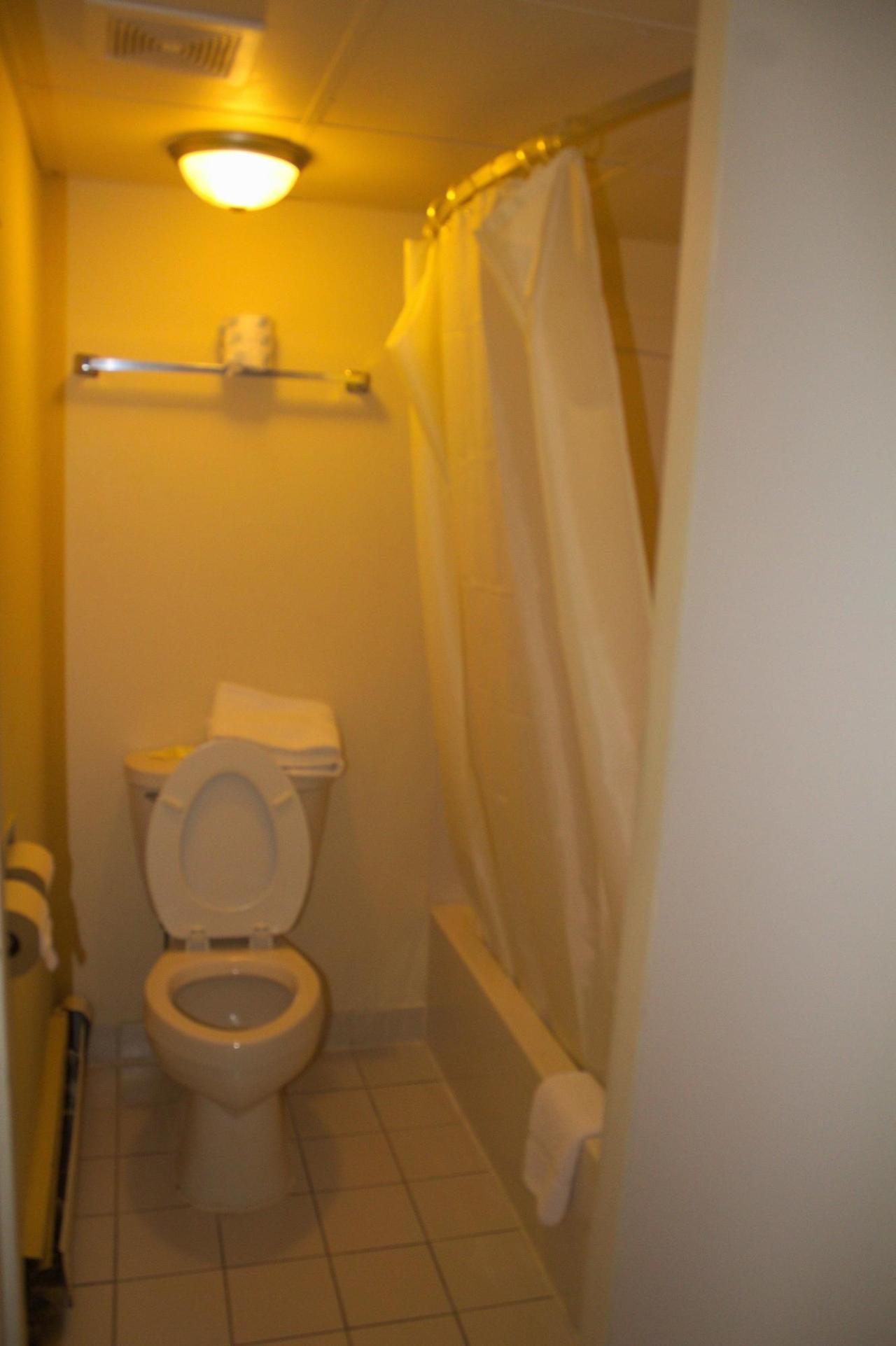 American Inn And Suites Countryside Esterno foto