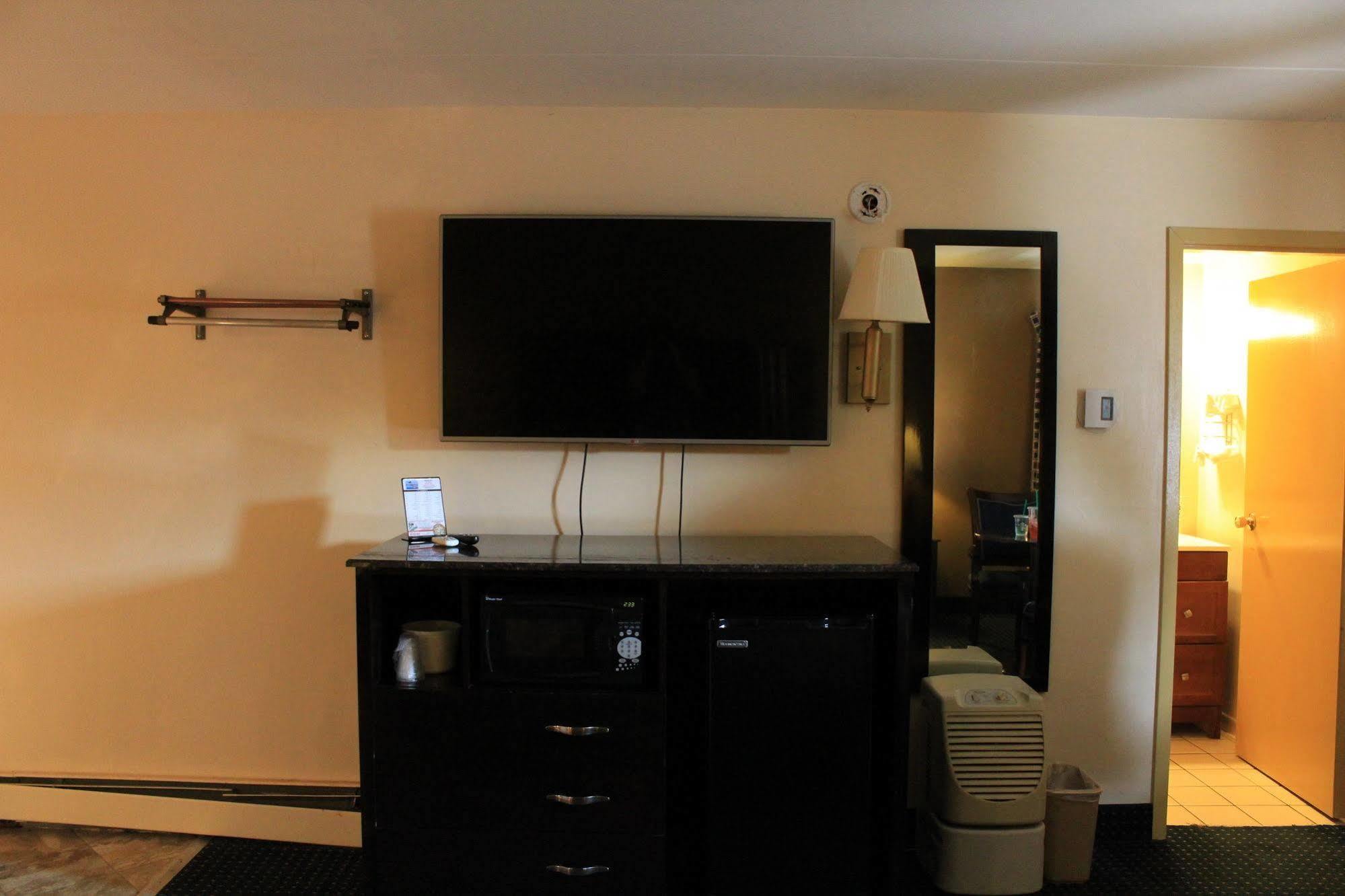 American Inn And Suites Countryside Esterno foto
