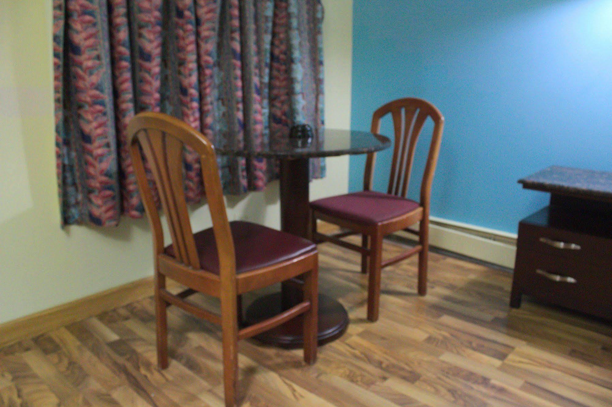 American Inn And Suites Countryside Esterno foto