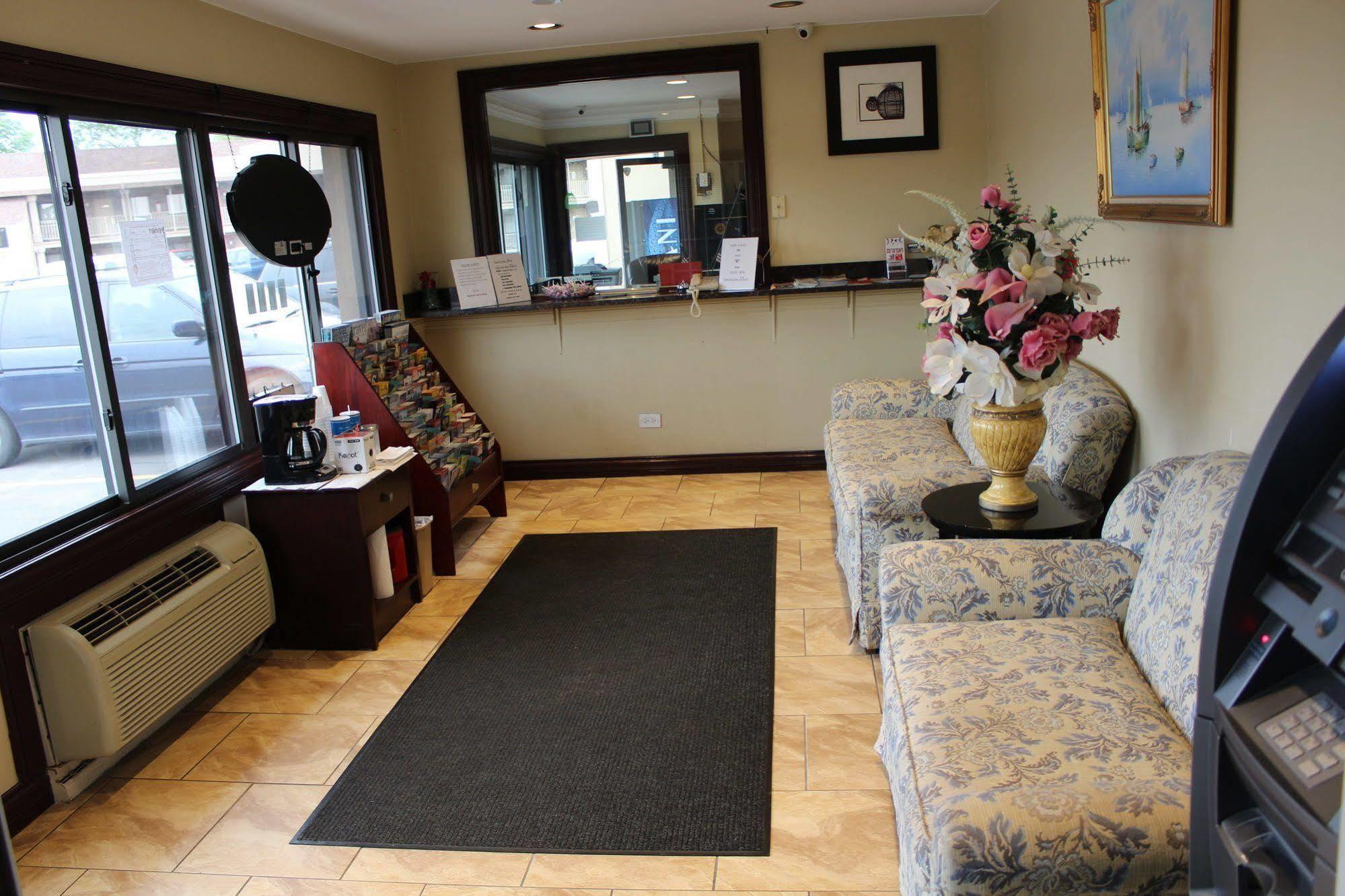 American Inn And Suites Countryside Esterno foto