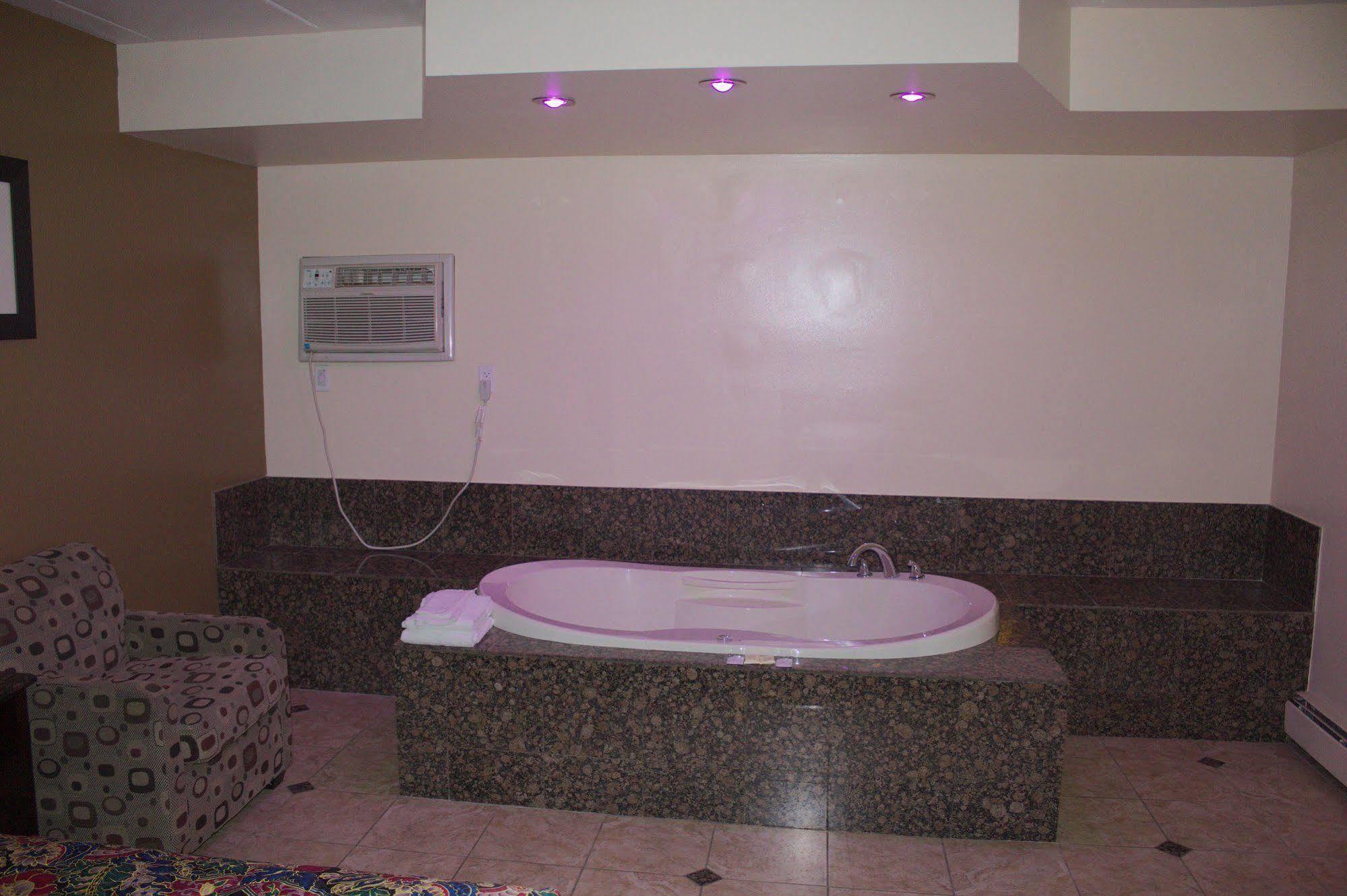 American Inn And Suites Countryside Esterno foto